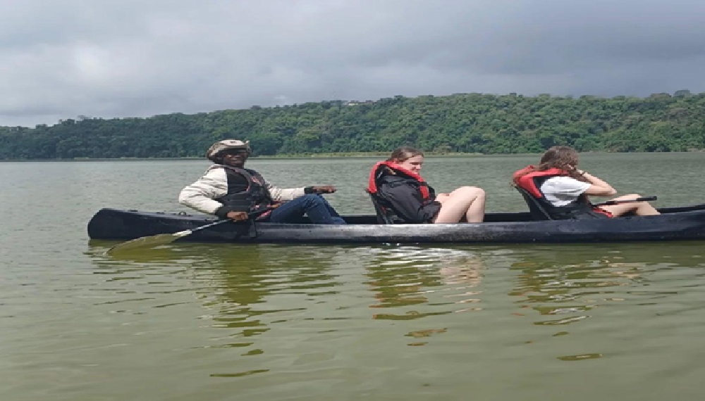 Lake Duluti Canoeing Experience